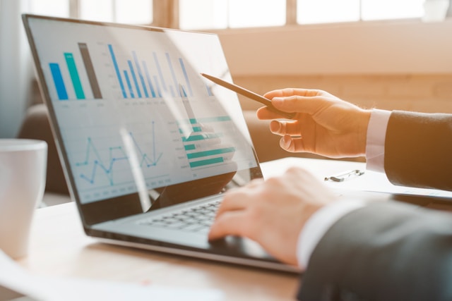 Contract & Salary Market Intelligence